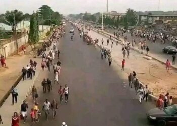 Mutane Sun Koma Tafiya Ƙasa A Abuja