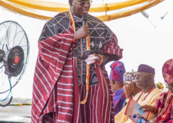 Betaran Biu Janar Buratai Ya Samu Sarautar ‘Baakoren Akure’