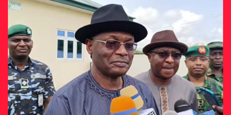 Shugaban INEC ya gargaɗi ma’aikata su yi aiki da gaskiya a zaɓen gwamnonin Bayelsa, Imo da Kogi