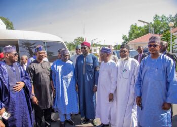 Gen. Buratai Leads a Team to Niger Barack for Condolence
